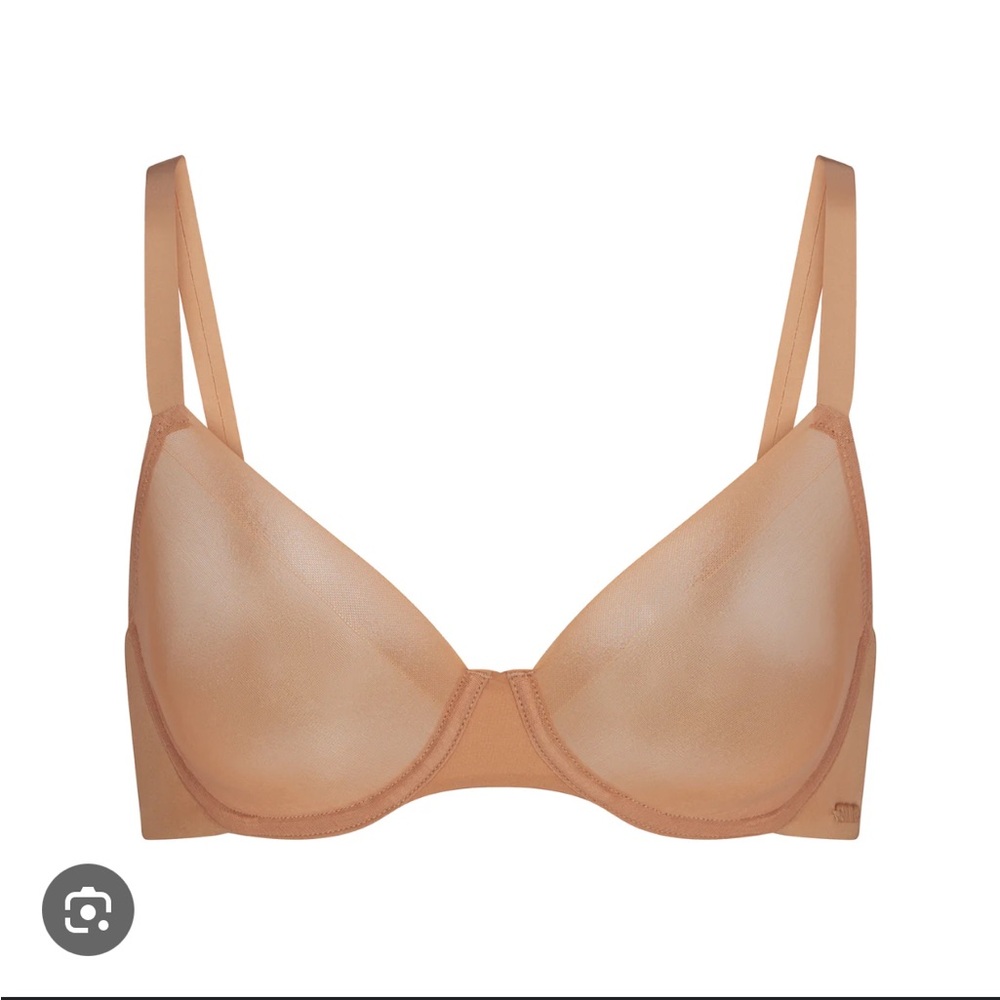 NWT Skims no show unlined demo bra